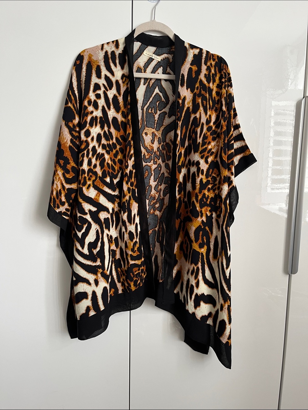 NWOT DO EVERYTHING IN LOVE Leopard Open Front Kimono Viscose Tunic Top, One Size